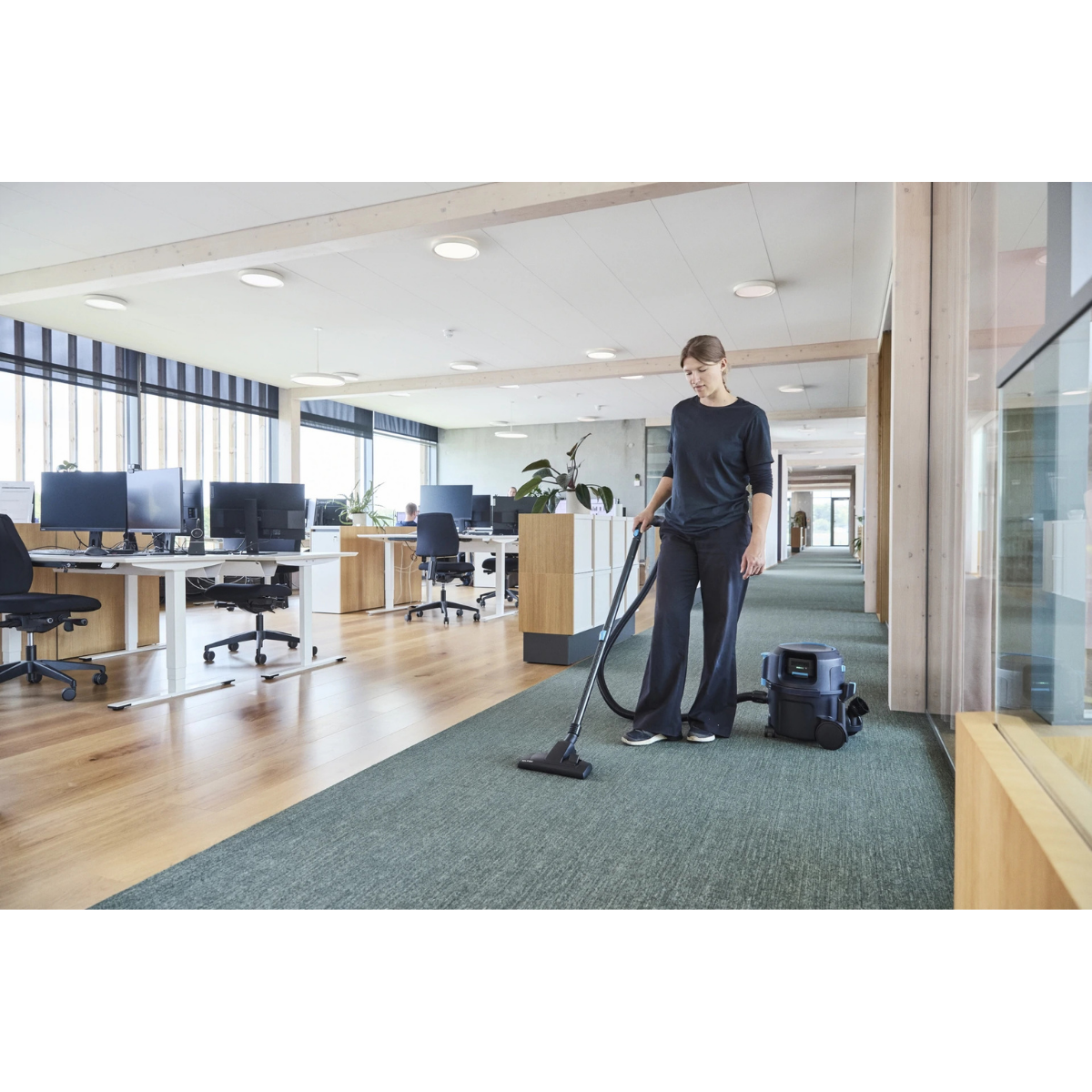 Nilfisk VP500 Battery-Operated Canister HEPA Industrial Vacuum